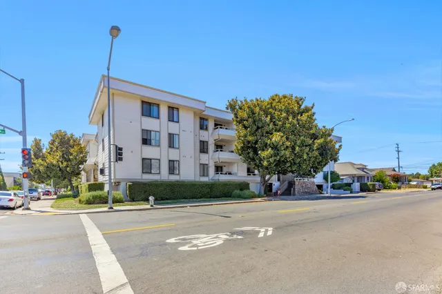 $298,000 | 2077 Washington Avenue, Unit 111, San Leandro, CA 94577