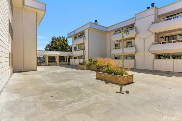 $298,000 | 2077 Washington Avenue, Unit 111, San Leandro, CA 94577