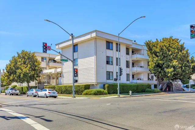 $298,000 | 2077 Washington Avenue, Unit 111, San Leandro, CA 94577