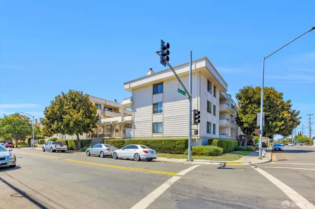$298,000 | 2077 Washington Avenue, Unit 111, San Leandro, CA 94577