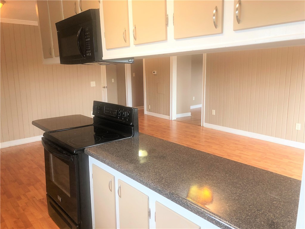 821 Tokeena Road Seneca, SC 29678 - Photo 5 of 30 Gallery Image 5