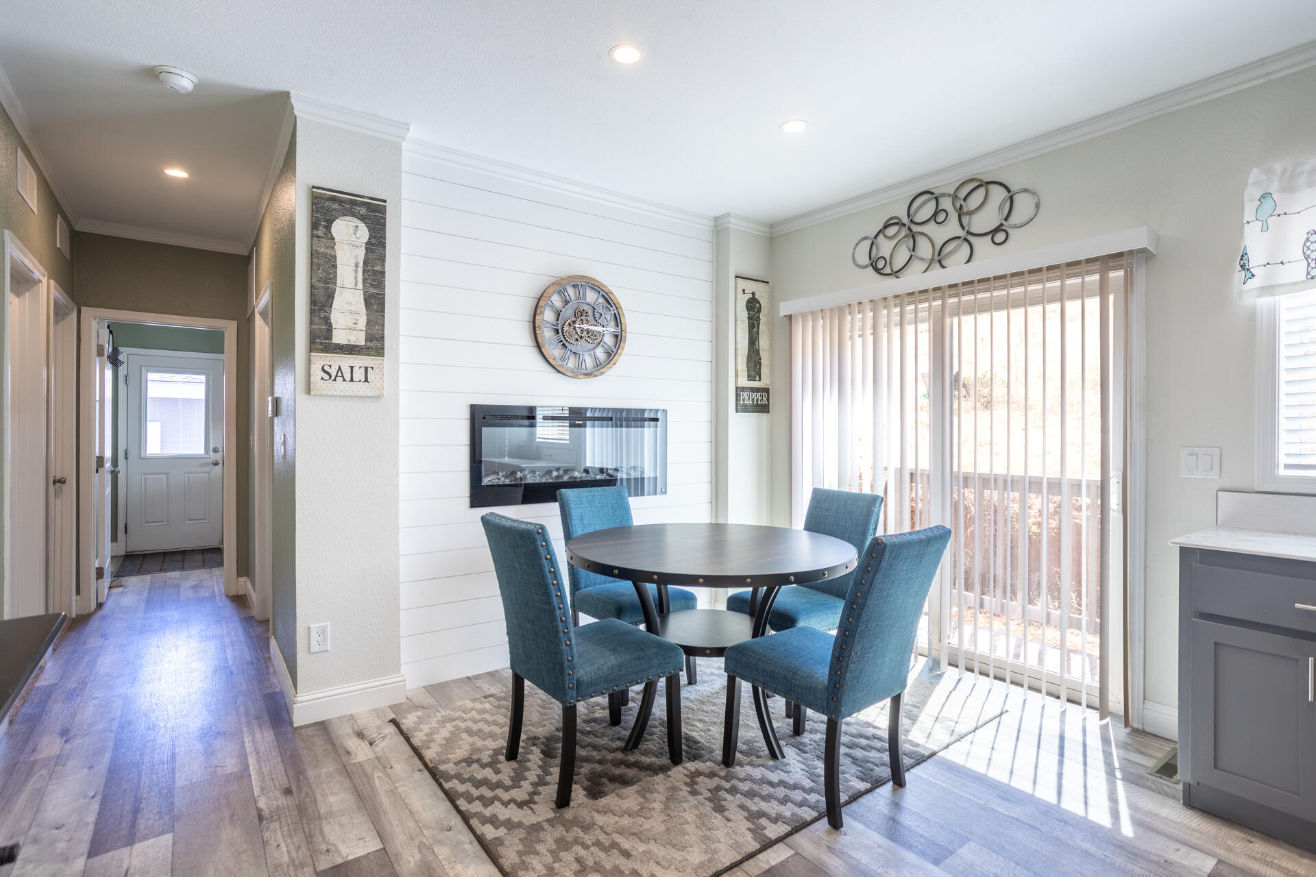 13582 Echo Hill Road Redding, CA 96003 - Photo 11 of 40 Dining Area