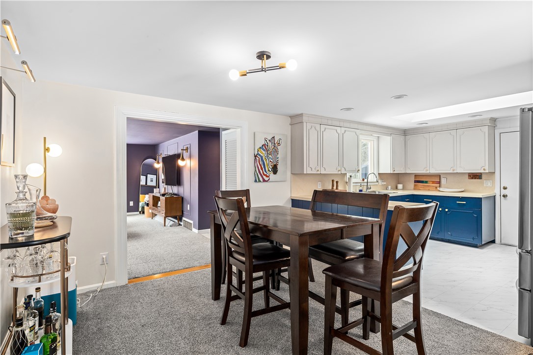 127 Dellwood Road Cranston, RI 02920 - Photo 12 of 47 dining area