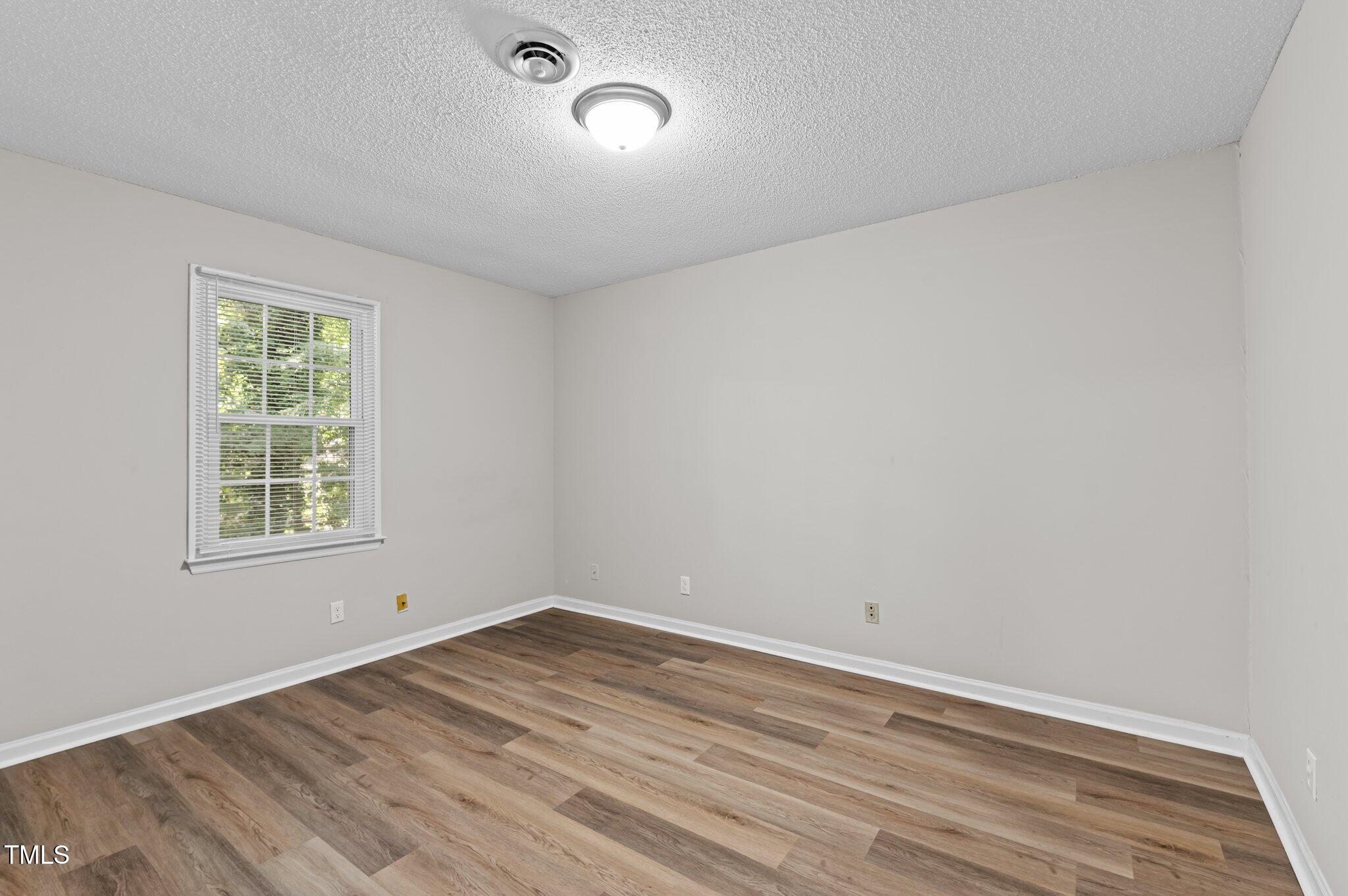 113 Fox Run Henderson, NC 27536 - Photo 14 of 44 31-web-or-mls-DSC_2080