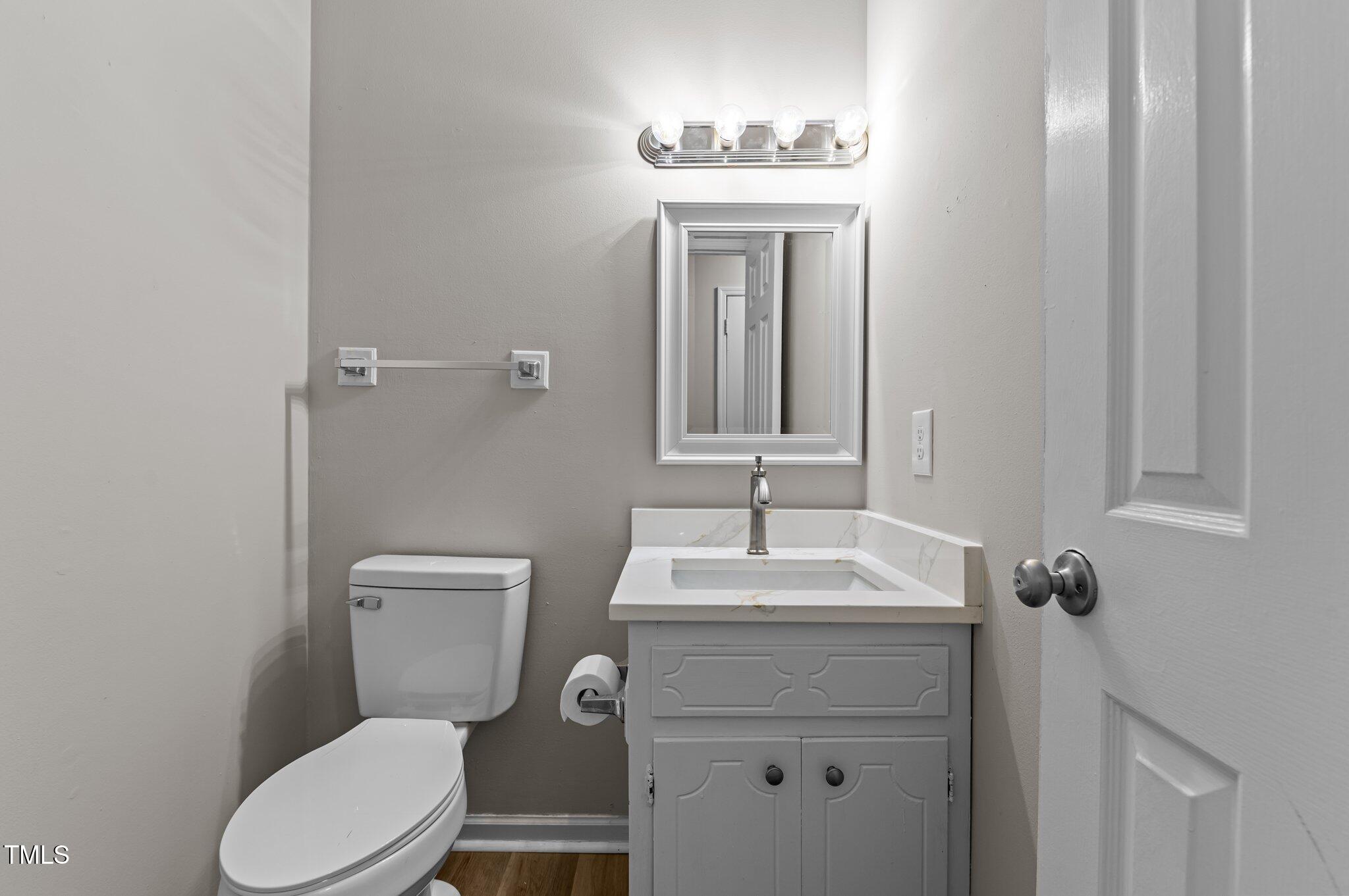 113 Fox Run Henderson, NC 27536 - Photo 6 of 44 21-web-or-mls-DSC_2050