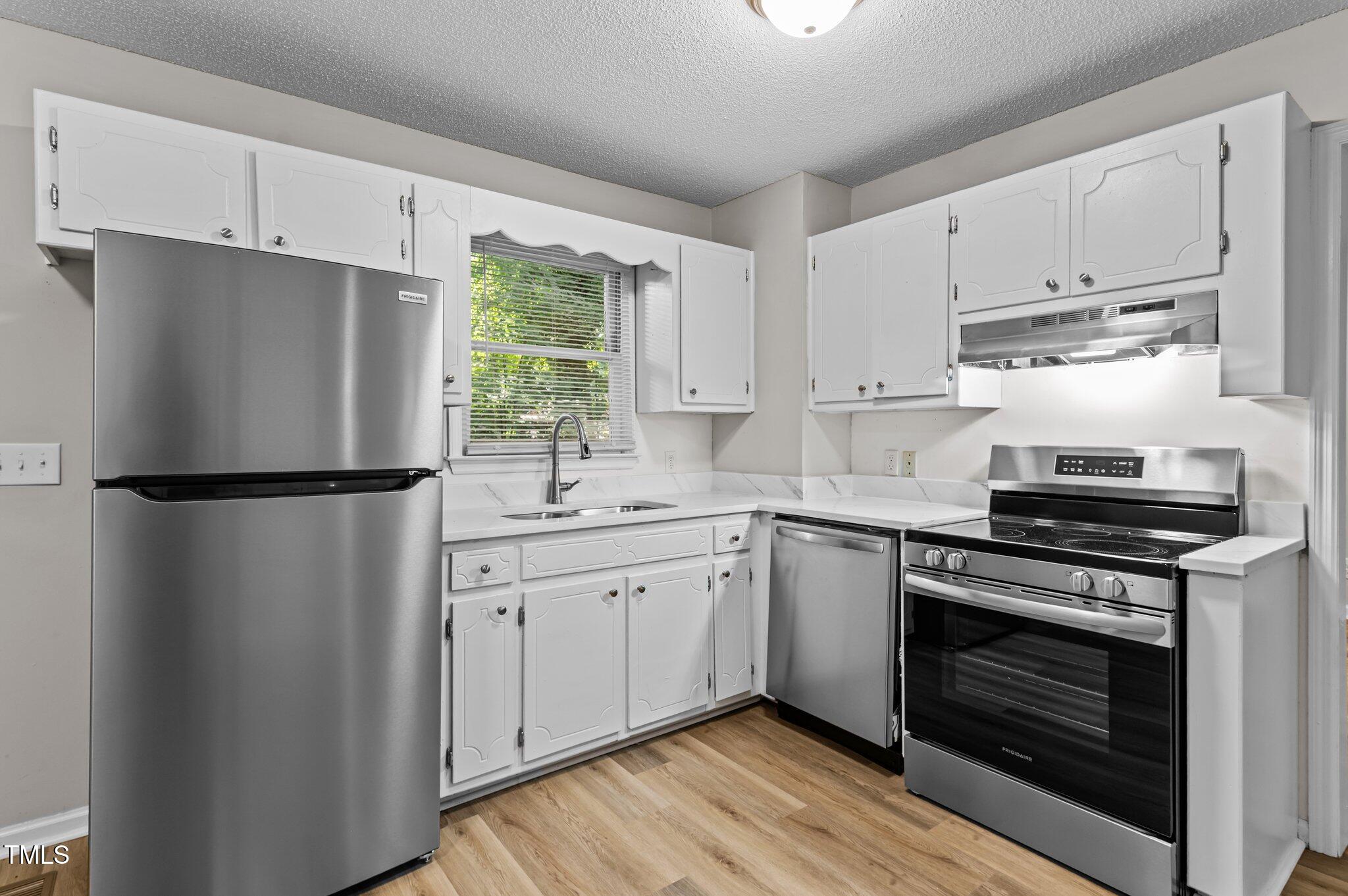 113 Fox Run Henderson, NC 27536 - Photo 7 of 44 22-web-or-mls-DSC_2053