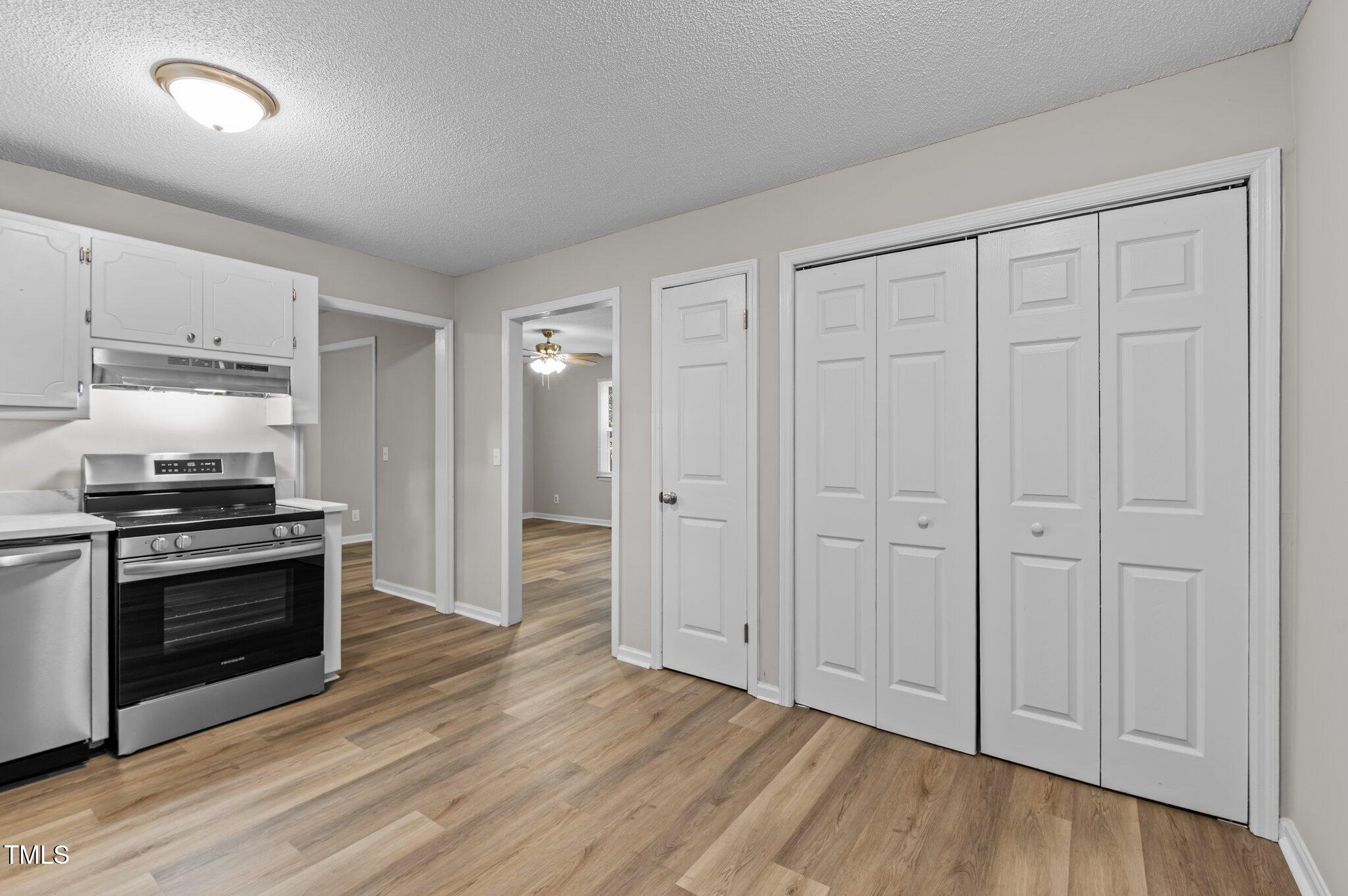 113 Fox Run Henderson, NC 27536 - Photo 9 of 44 23-web-or-mls-DSC_2056