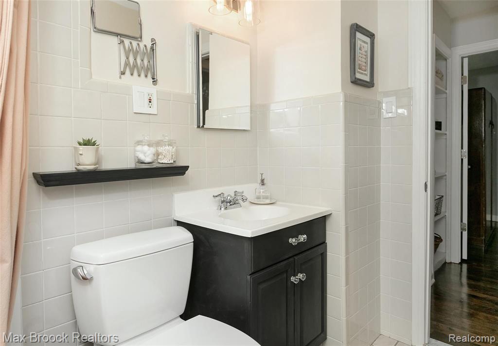 2817 Rochester Road Royal Oak, MI 48073 - Photo 8 of 13