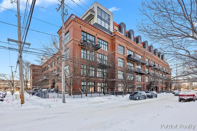 $259,900 | 600 Broadway Avenue Northwest, Unit 204, Grand Rapids, MI 49504