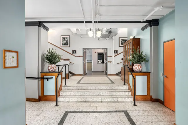 $259,900 | 600 Broadway Avenue Northwest, Unit 204, Grand Rapids, MI 49504