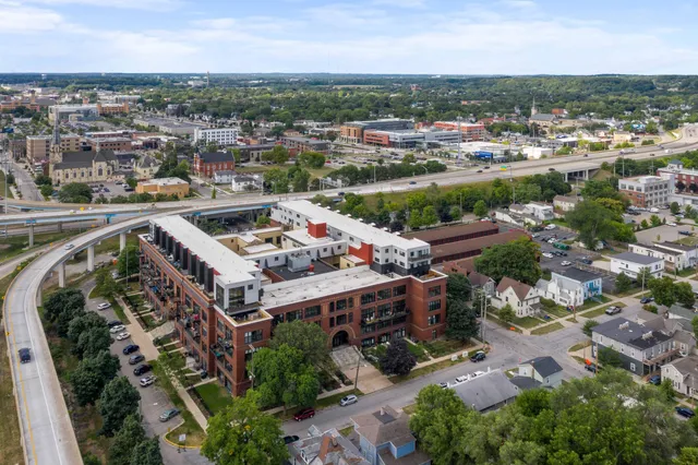$259,900 | 600 Broadway Avenue Northwest, Unit 204, Grand Rapids, MI 49504