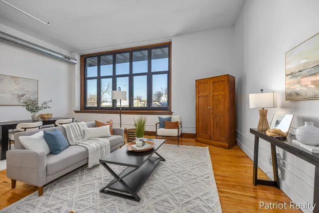 $259,900 | 600 Broadway Avenue Northwest, Unit 204, Grand Rapids, MI 49504