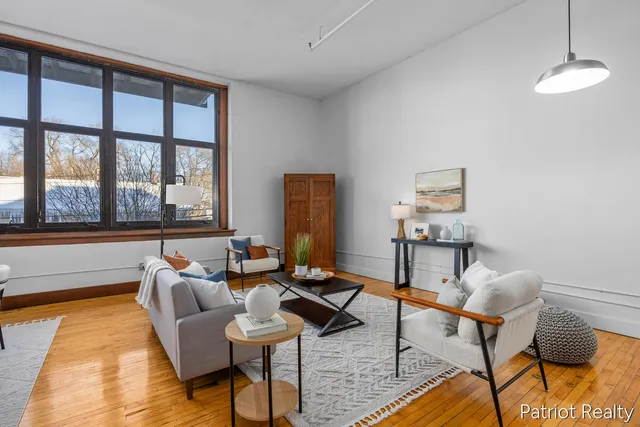 $259,900 | 600 Broadway Avenue Northwest, Unit 204, Grand Rapids, MI 49504