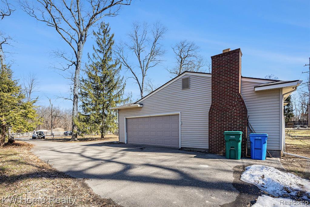 1417 East Commerce Road Commerce Township, MI 48382 - Photo 24 of 36