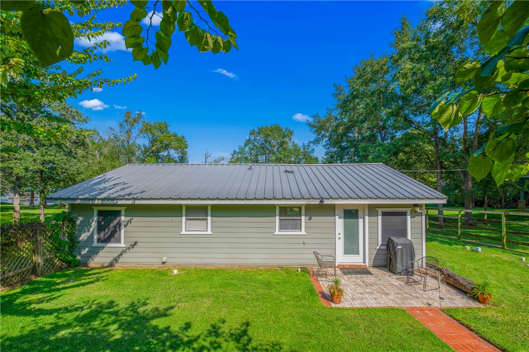 11001 Clyde Acord Road Franklin, TX 77856 - Photo 7 of 43 a front view of a house with garden