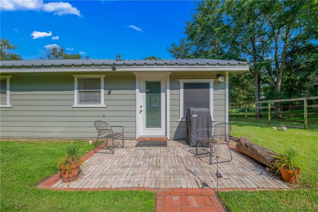 11001 Clyde Acord Road Franklin, TX 77856 - Photo 9 of 43 a front view of a house with garden