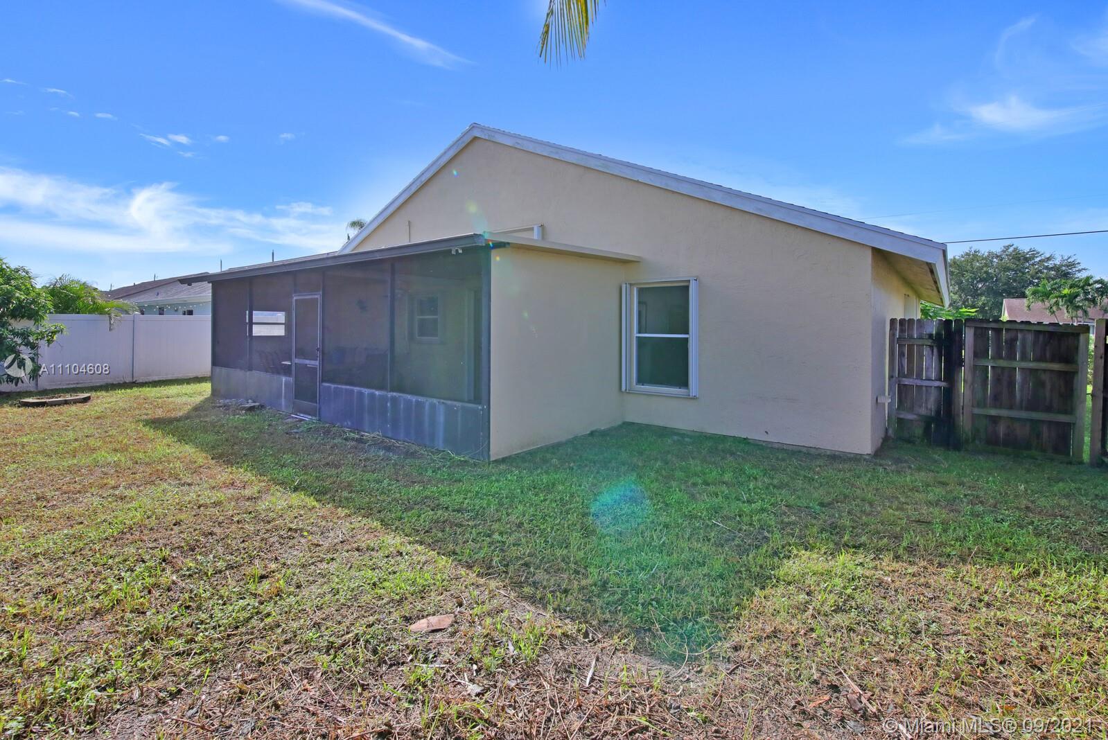 6247 Robinson Street Jupiter, FL 33458 - Photo 24 of 56 a backyard of a house with lots of green space