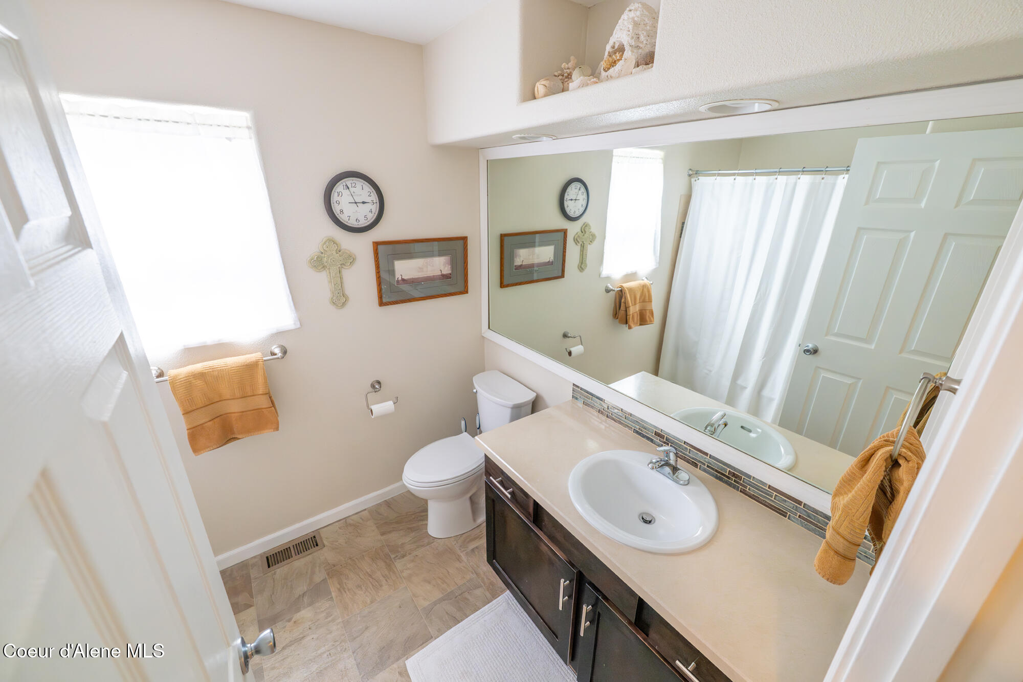 1506 South Riverside Harbor Drive Post Falls, ID 83854 - Photo 56 of 75 BathHall_01_2000