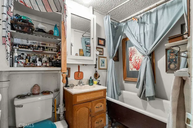 $1,550,000 | 2200 West Burbank Boulevard, Burbank, CA 91506