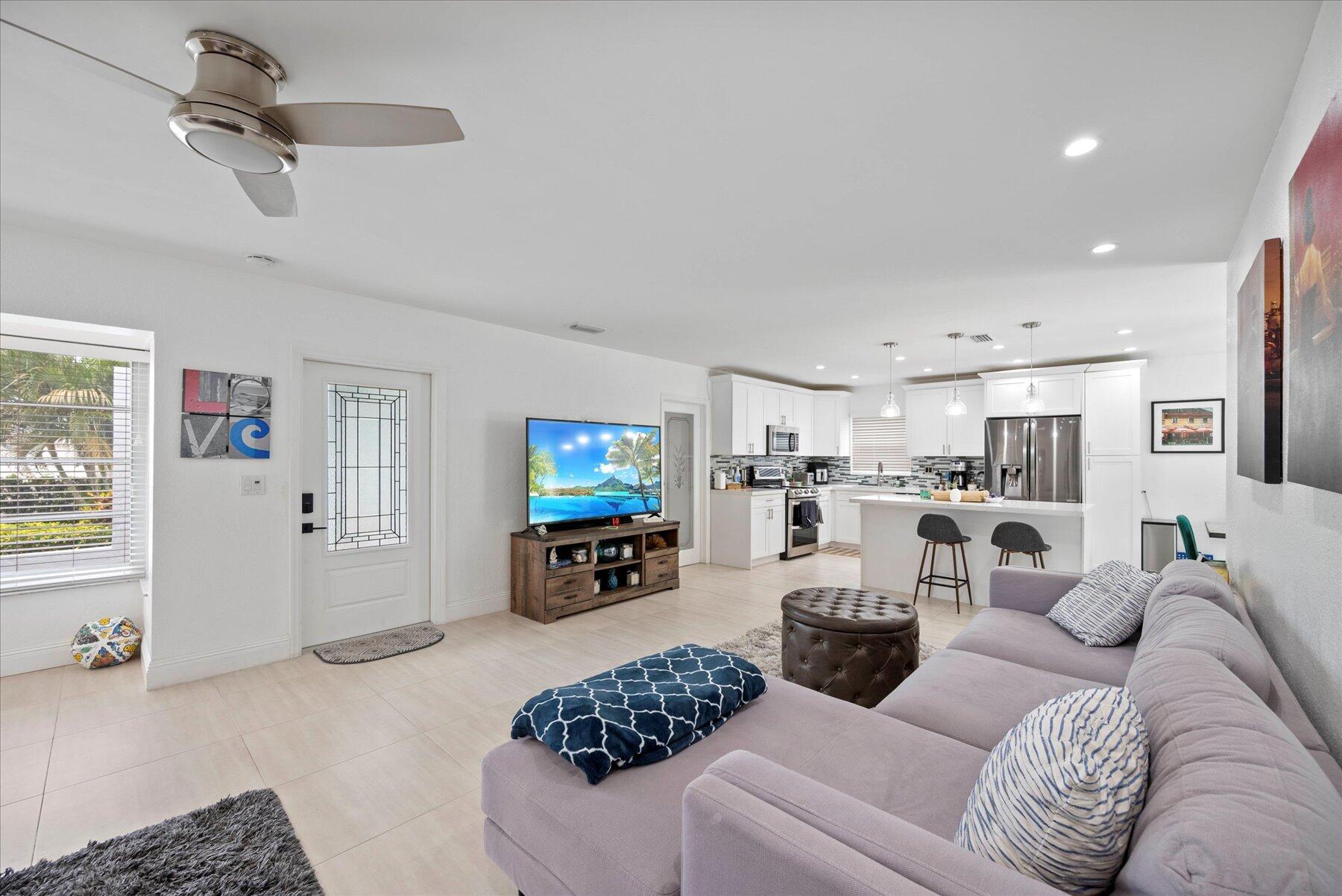 124 Oregon Lane Boca Raton, FL 33487 - Photo 8 of 25 09-DSC_5184