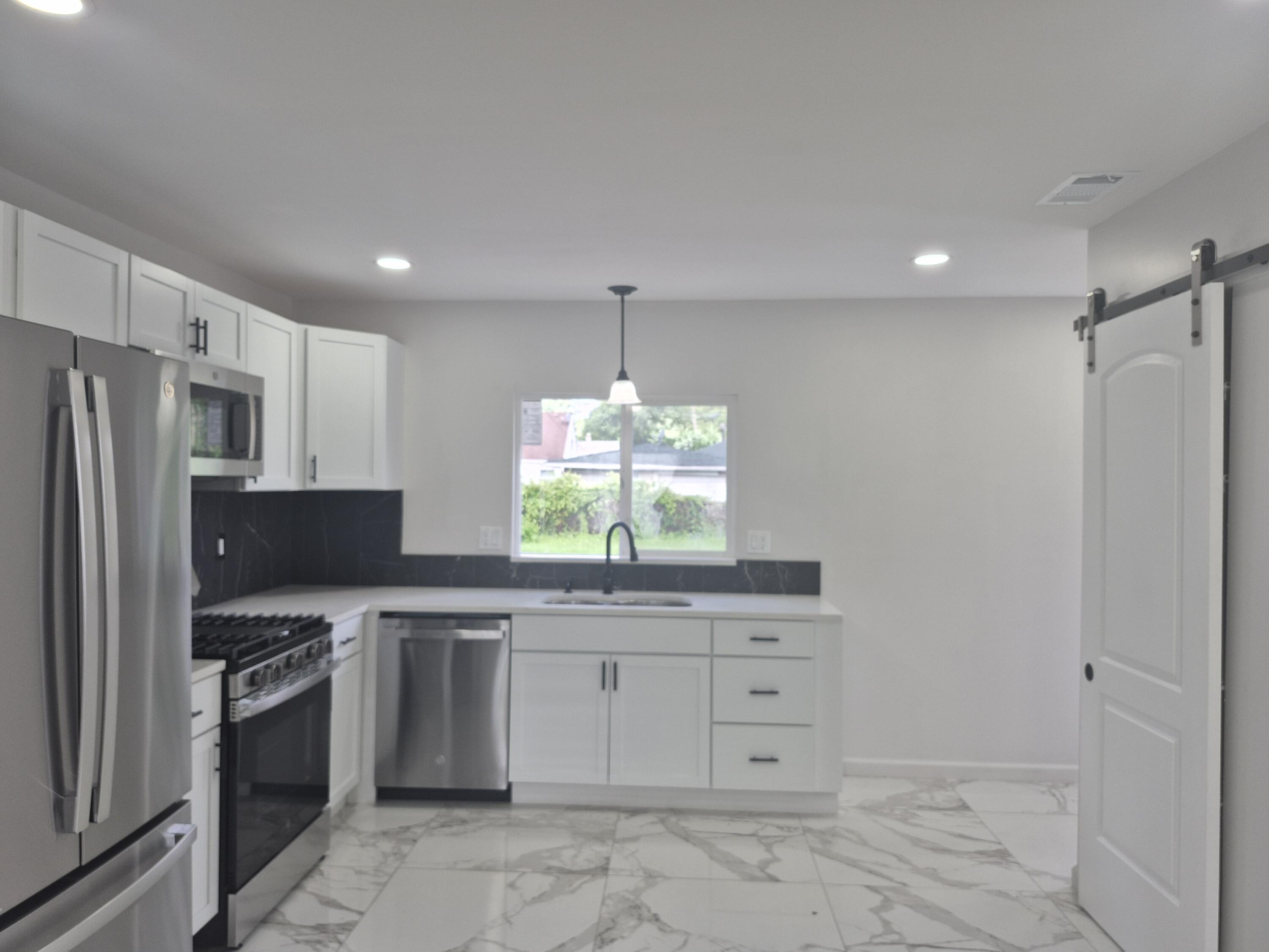 2340 Wilson Street Gary, IN 46404 - Photo 8 of 21 3000x2250