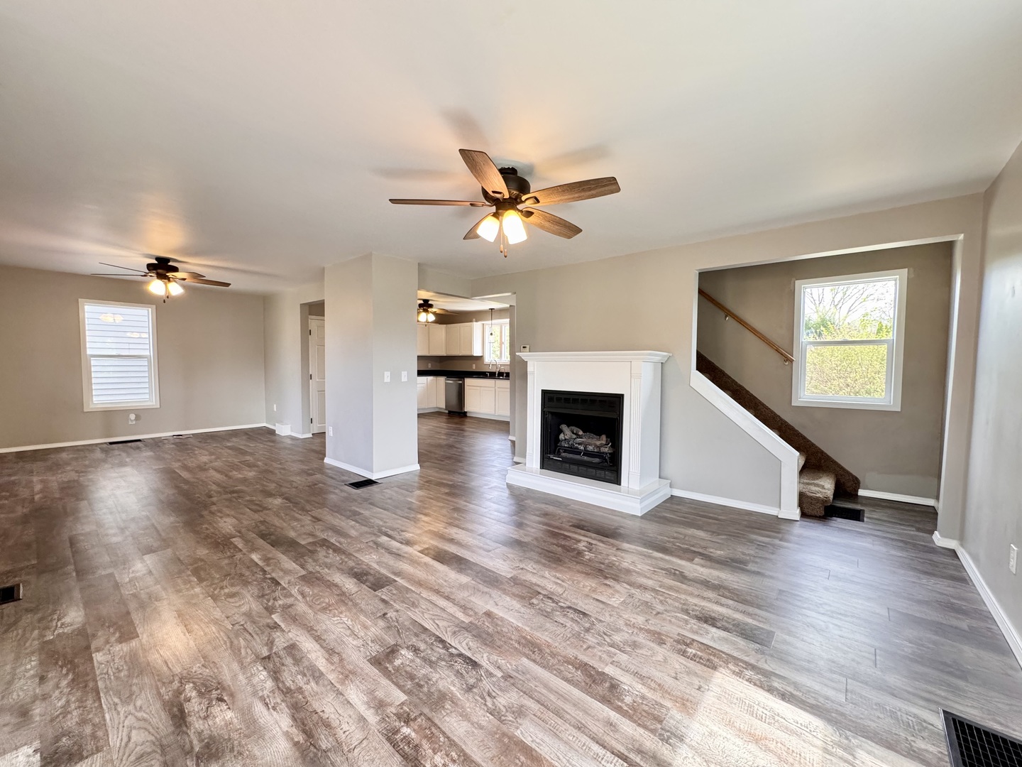 208 Hand Avenue Dixon, IL 61021 - Photo 4 of 17