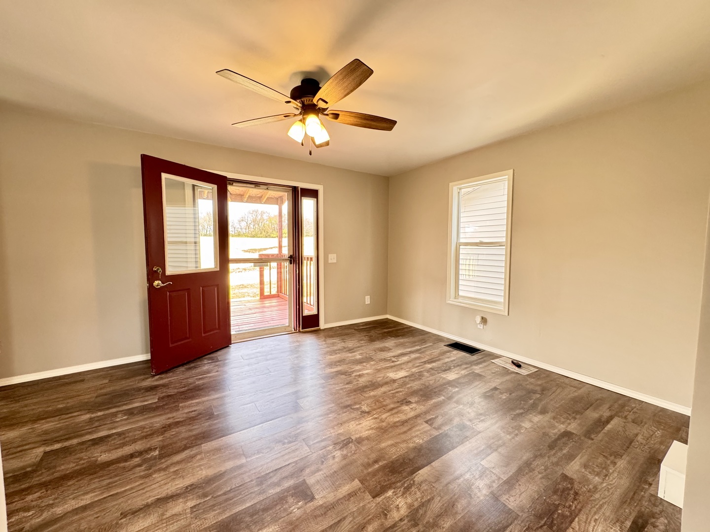 208 Hand Avenue Dixon, IL 61021 - Photo 6 of 17