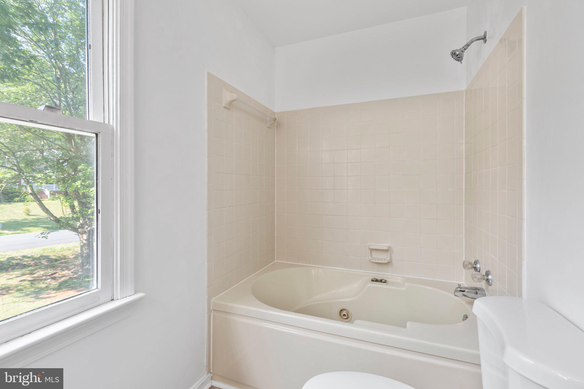 235 Choptank Road Stafford, VA 22556 - Photo 30 of 46 Primary Bathroom Jacuzzi tube