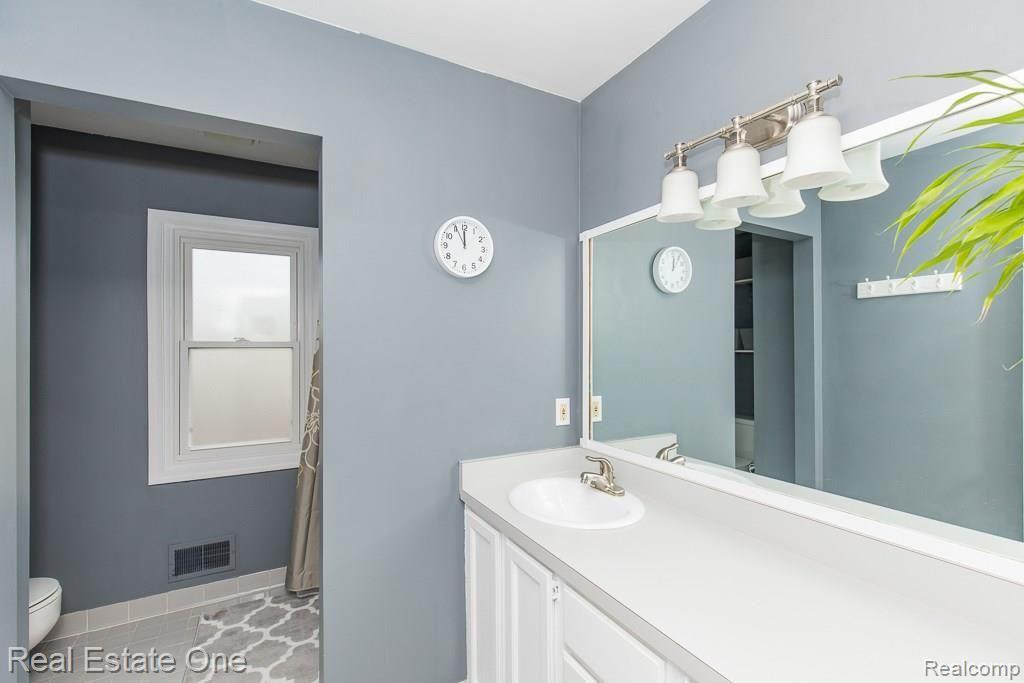 2425 Rancroft Beat Rochester Hills, MI 48306 - Photo 28 of 32