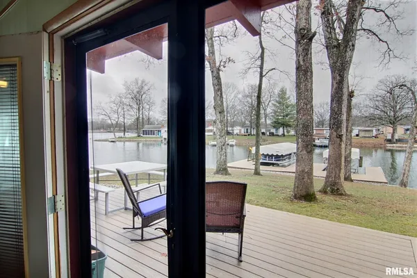 $325,000 | 30287 Cedar Lane, Girard, IL 62640