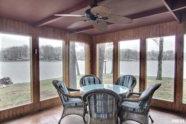 $325,000 | 30287 Cedar Lane, Girard, IL 62640