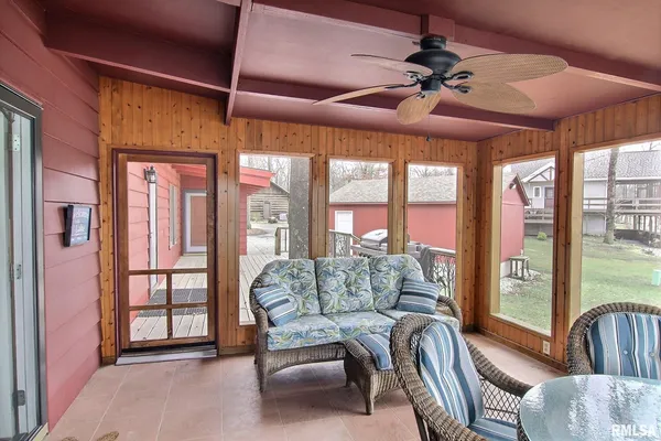 $325,000 | 30287 Cedar Lane, Girard, IL 62640