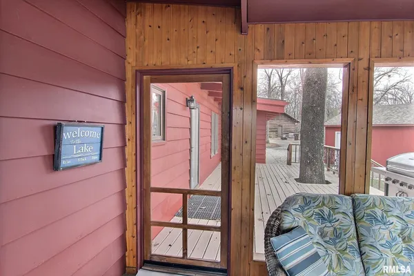 $325,000 | 30287 Cedar Lane, Girard, IL 62640