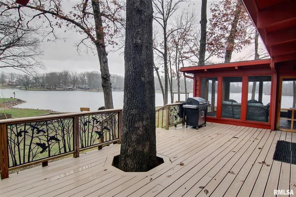$325,000 | 30287 Cedar Lane, Girard, IL 62640