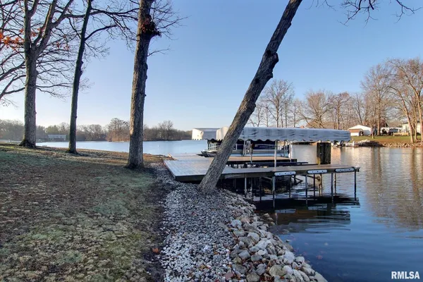 $325,000 | 30287 Cedar Lane, Girard, IL 62640