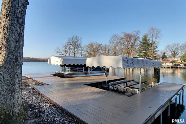 $325,000 | 30287 Cedar Lane, Girard, IL 62640