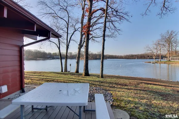 $325,000 | 30287 Cedar Lane, Girard, IL 62640