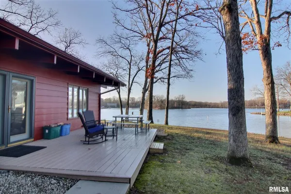 $325,000 | 30287 Cedar Lane, Girard, IL 62640
