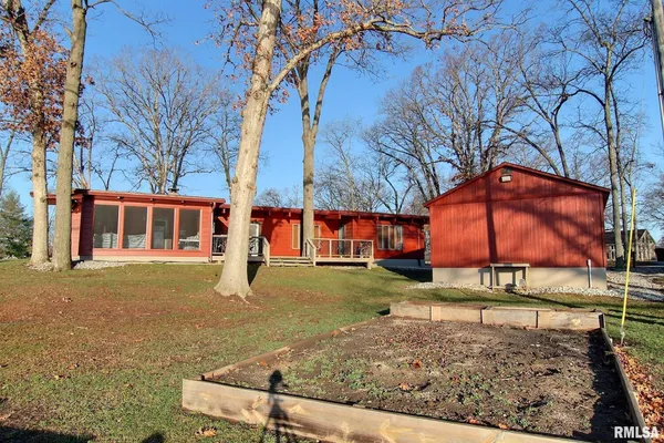 $325,000 | 30287 Cedar Lane, Girard, IL 62640