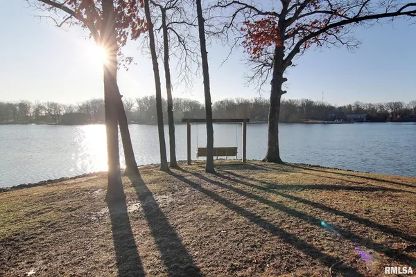 $325,000 | 30287 Cedar Lane, Girard, IL 62640