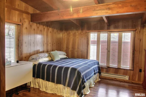 $325,000 | 30287 Cedar Lane, Girard, IL 62640