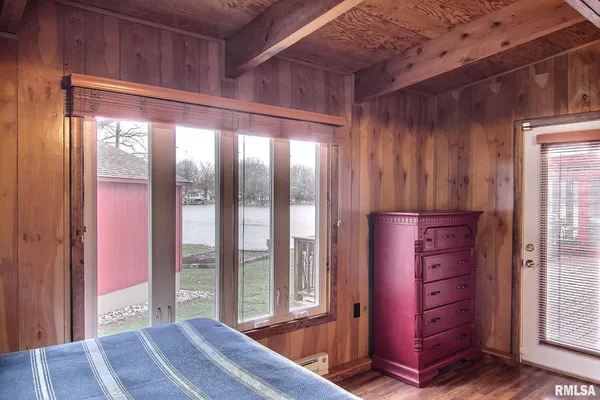 $325,000 | 30287 Cedar Lane, Girard, IL 62640