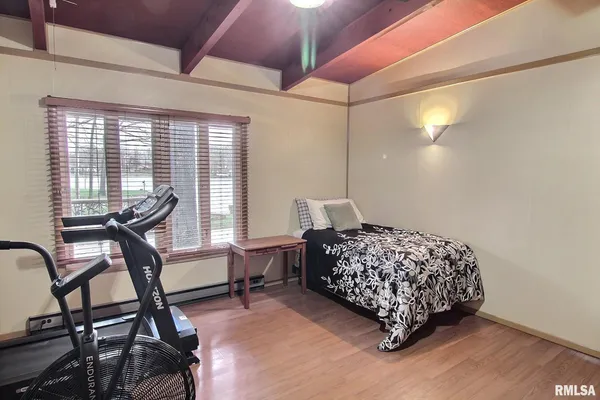 $325,000 | 30287 Cedar Lane, Girard, IL 62640