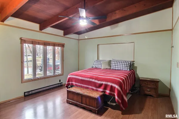 $325,000 | 30287 Cedar Lane, Girard, IL 62640