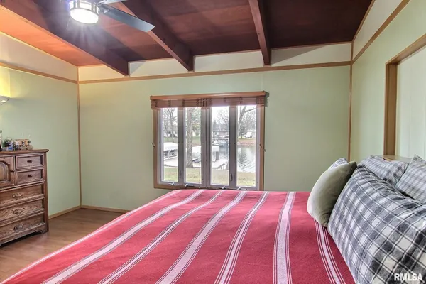 $325,000 | 30287 Cedar Lane, Girard, IL 62640
