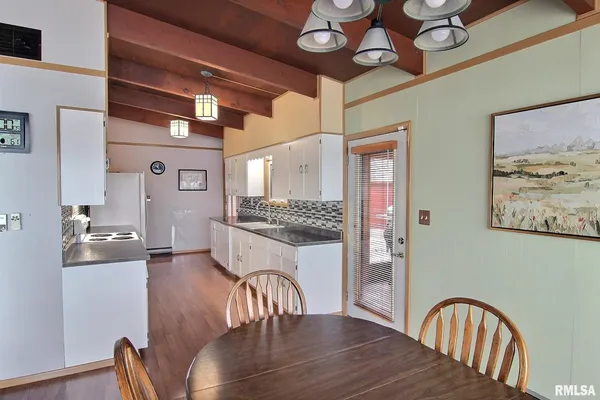 $325,000 | 30287 Cedar Lane, Girard, IL 62640