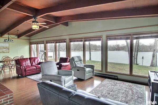 $325,000 | 30287 Cedar Lane, Girard, IL 62640