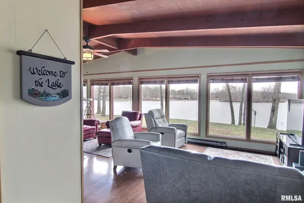 $325,000 | 30287 Cedar Lane, Girard, IL 62640