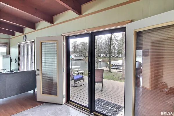 $325,000 | 30287 Cedar Lane, Girard, IL 62640