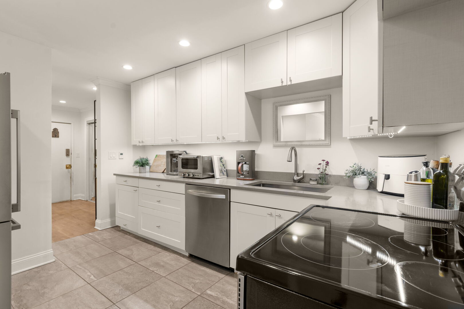 6121 North Sheridan Road, Unit 3A Chicago, IL 60660 - Photo 3 of 19